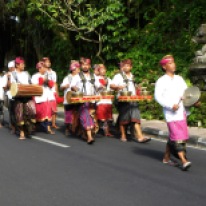 traditioneller balinesischer Festtagsumzug in Ubud